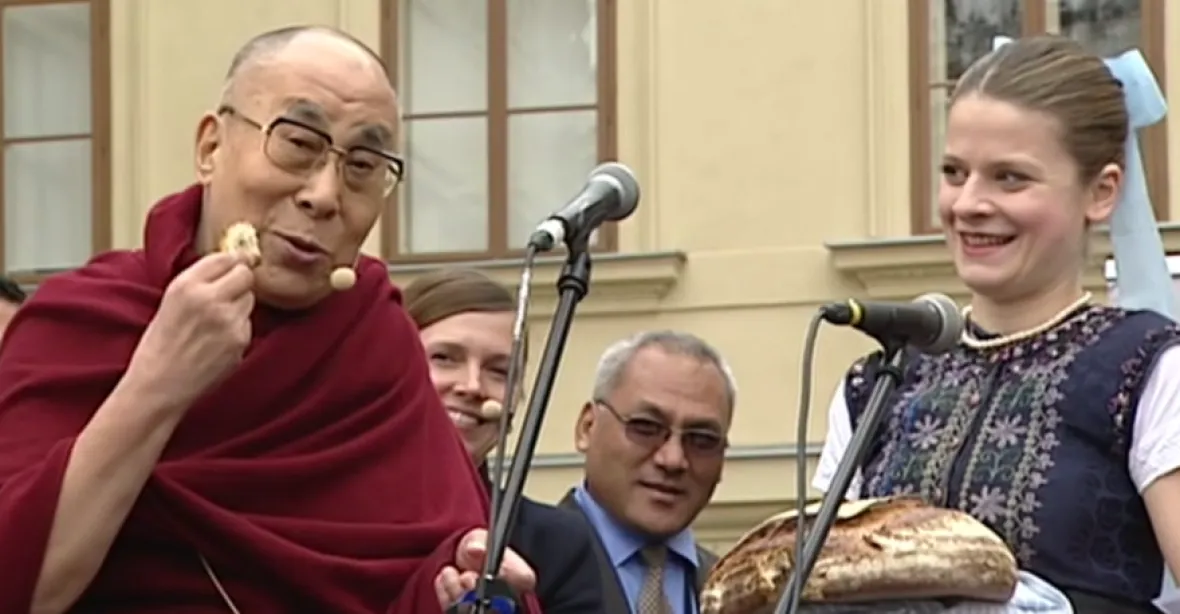 Hrad chtěl překazit dalajlamovo vystoupení hasičským cvičením