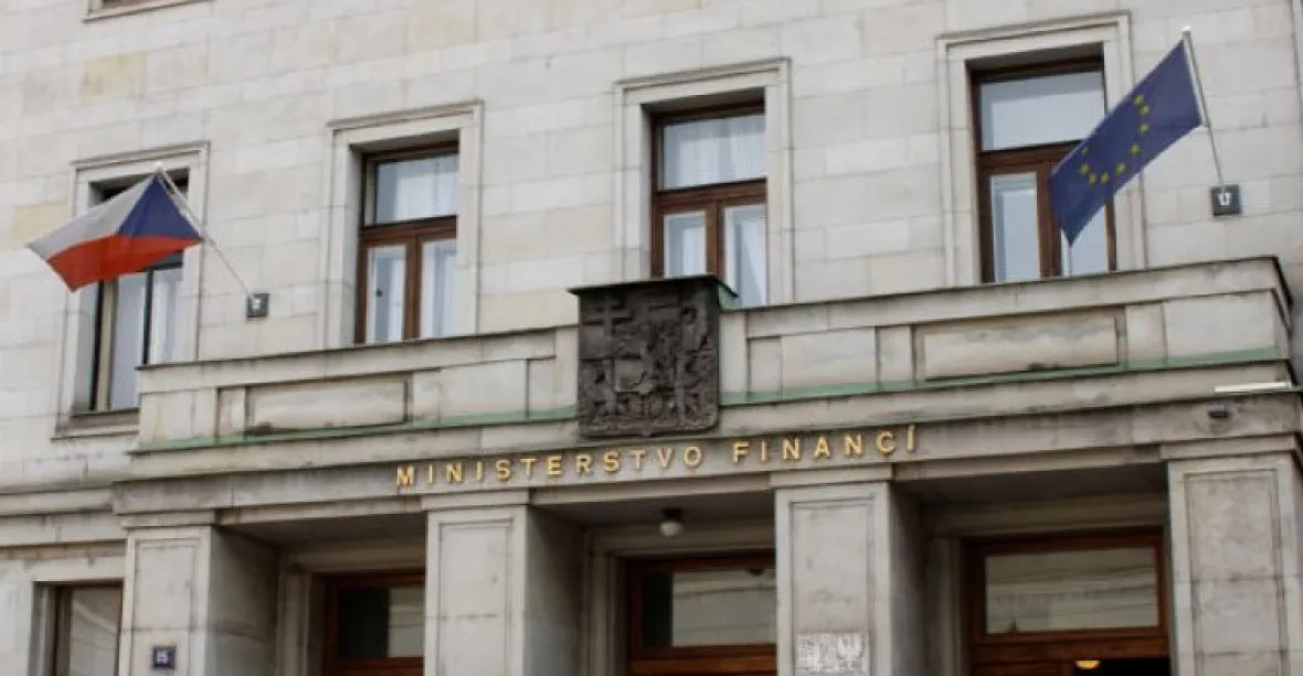 Ministerstvo financí má v účtech chyby za 100 miliard, zjistilo NKÚ