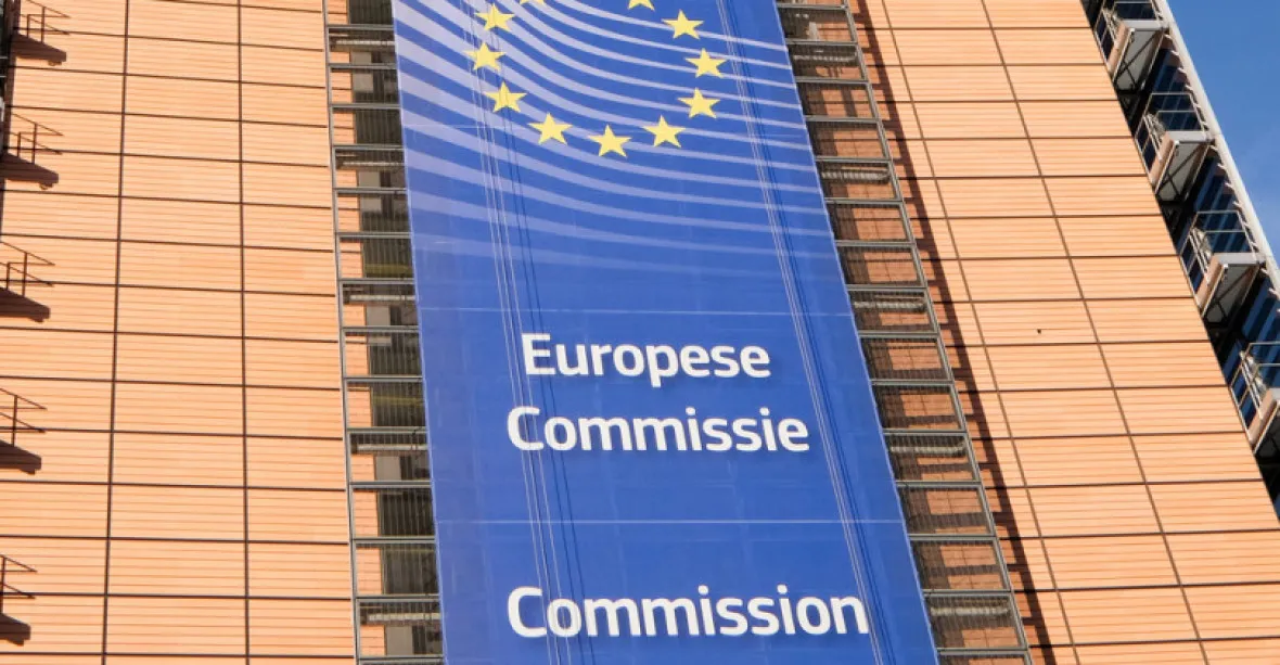 Evropská komise varovala osm zemí před porušením rozpočtových pravidel