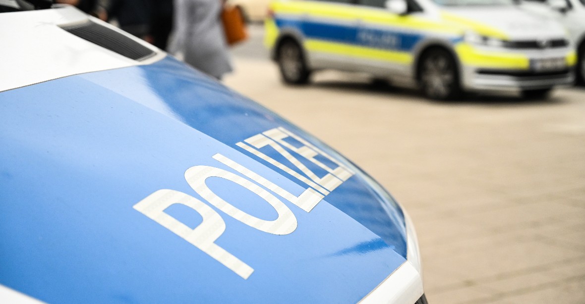 Německá policie chytila u hranic s ČR dodávku s 22 syrskými uprchlíky