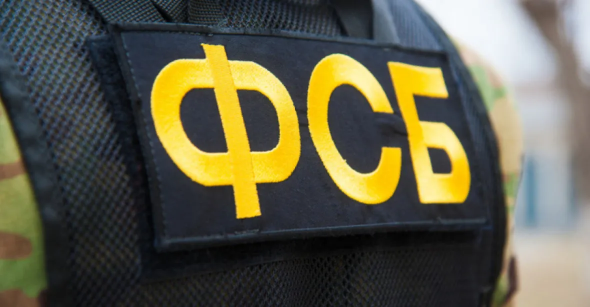 Útoku u Moskvy přihlíželi tajemní „muži v modrém”. Množí se spekulace o roli FSB