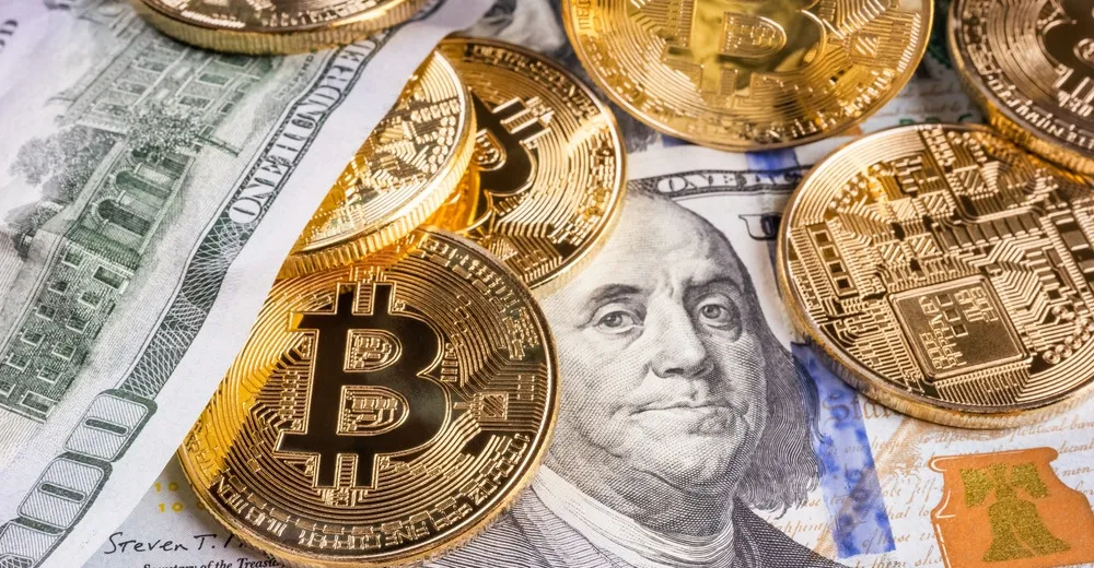 Bitcoin prošel dalším „půlením“. Odměny pro těžaře se snížily na polovinu