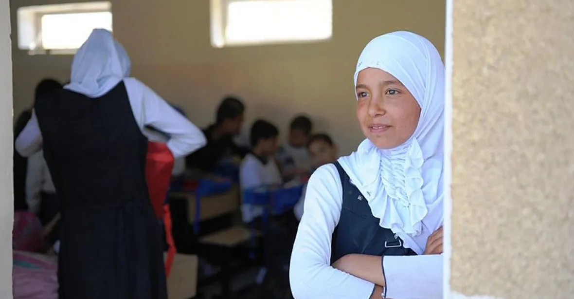 Pražská škola zakázala šátek muslimce. Ta ji žaluje