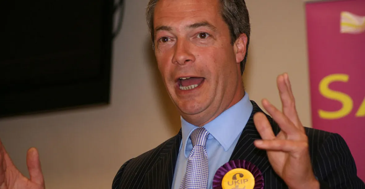 Farage z vedení UKIP neodejde. Straníci ho prý nepustili