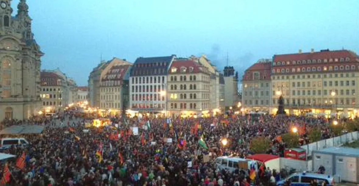 Hnutí Pegida v Drážďanech roste podpora. Přišlo 9000 lidí