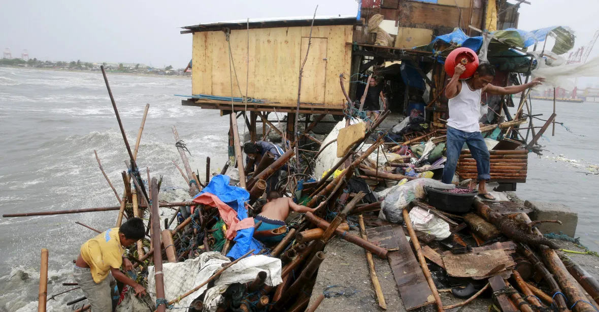 Na Filipíny udeřil mohutný tajfun Koppu