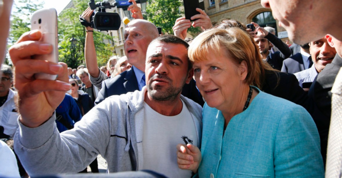 Němci obviňují Merkelovou kvůli běžencům z vlastizrady