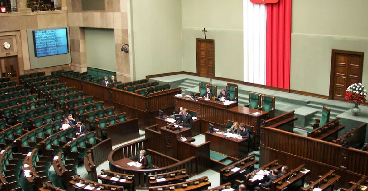 Polský Sejm schválil kritizovaný zákon o ústavním soudu