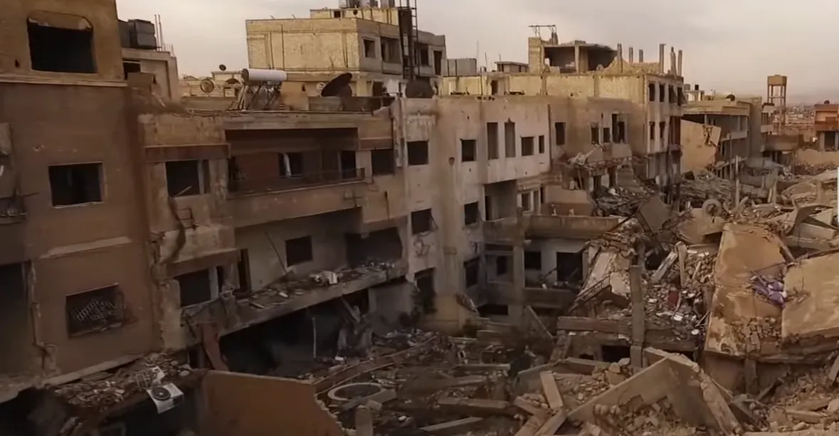 VIDEO: Zde se žít nedá. Rusové ukázali záběry ze Sýrie