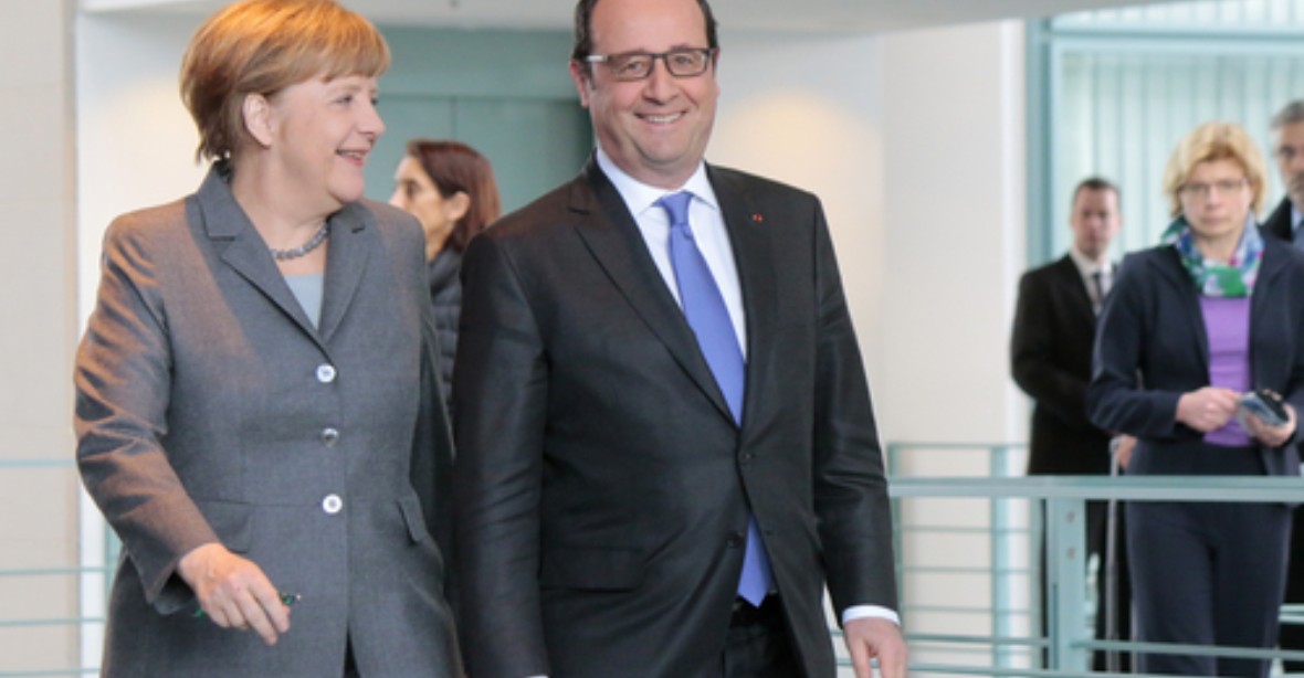 Hollande podrží na summitu Merkelovou v její migrační politice