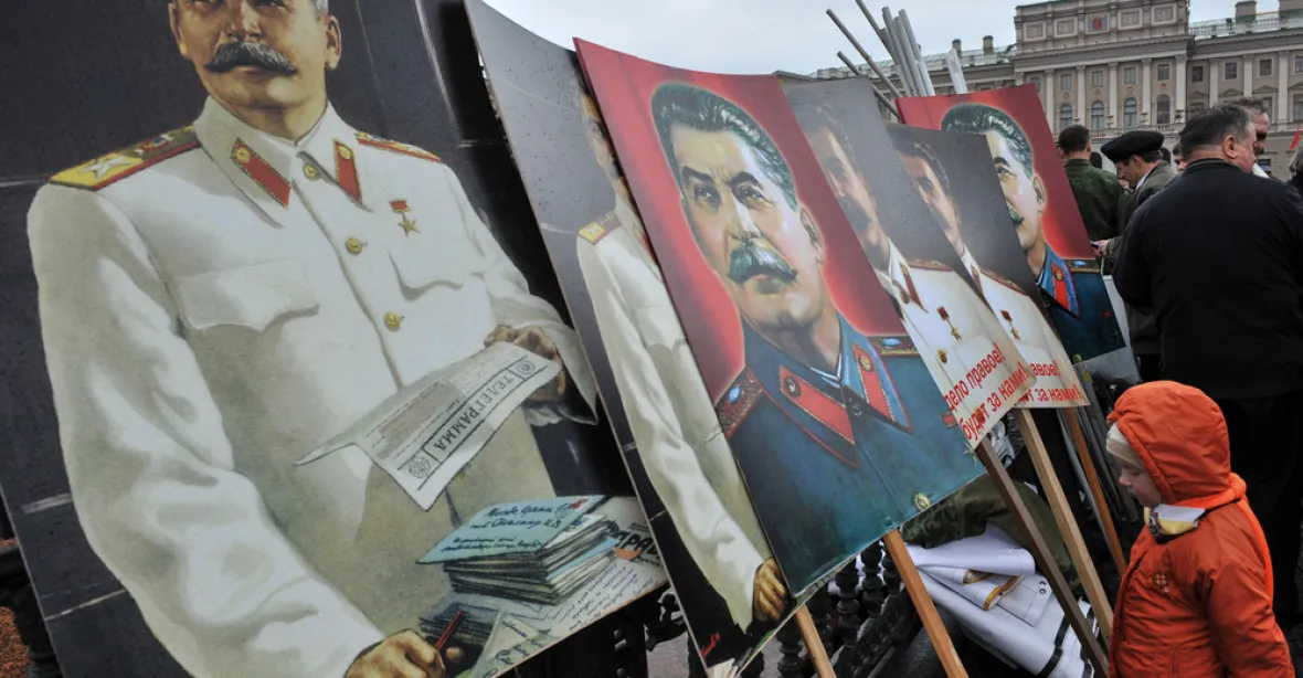 V ruských volbách se znovu objeví Stalin. Smí se užívat pro agitaci