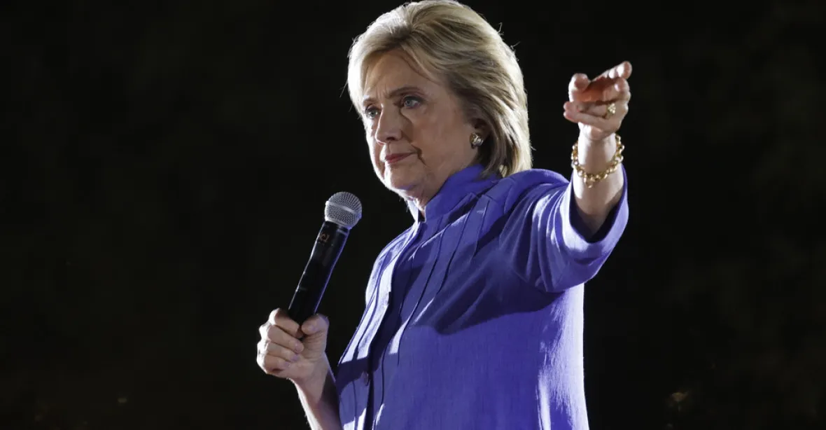 V USA našli dalších 15 000 nezveřejněných e-mailů Clintonové