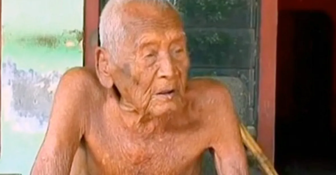 Indonésan tvrdí, že je mu 145 let. Má to i v občance