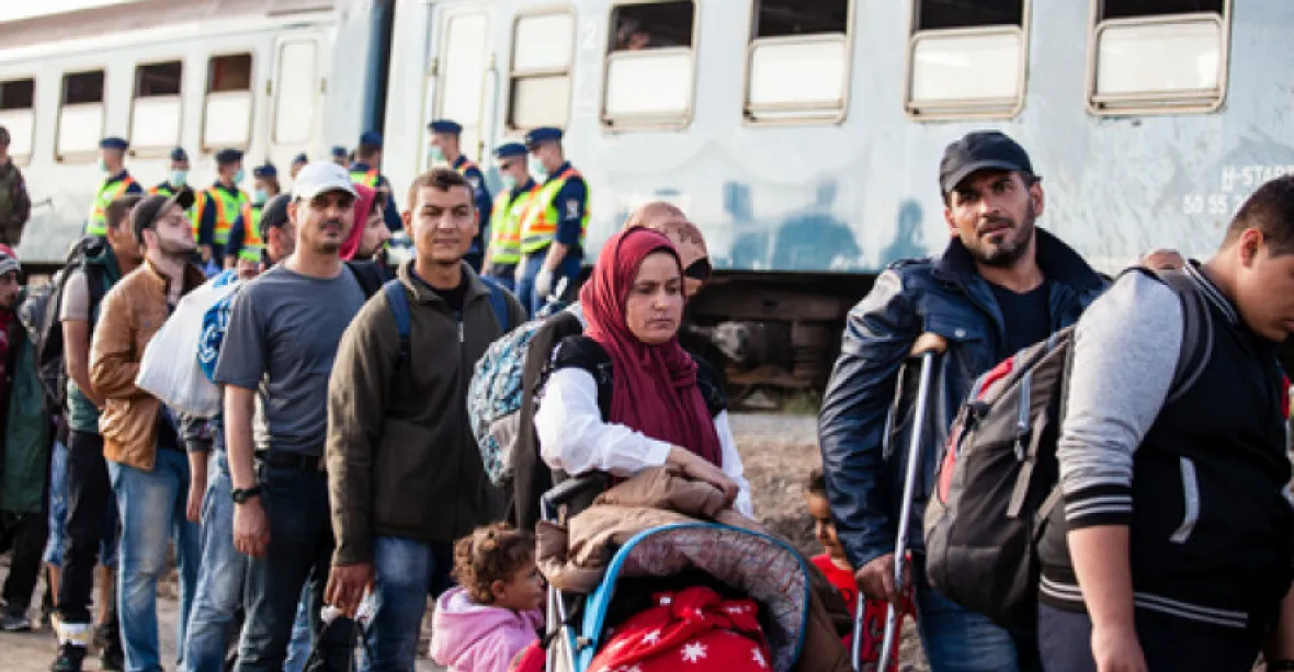 ‚Maďaři chtějí utéct do Evropy.‘ Aktivisté parodují kampaň proti migraci