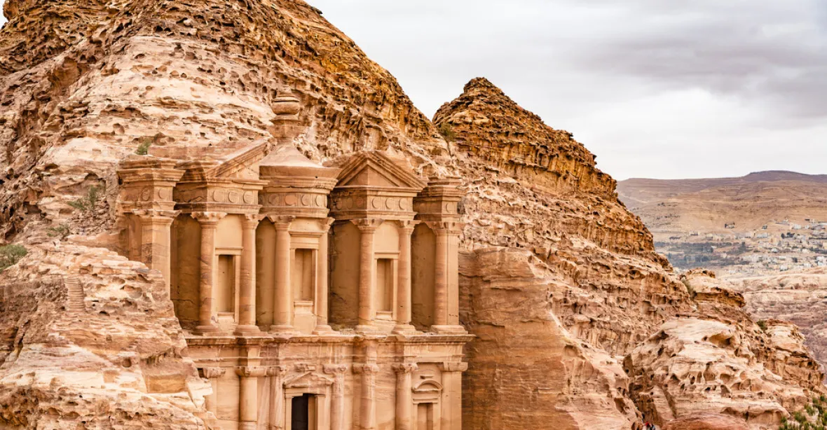 Pouštní město Petra se před 2000 lety pyšnilo zahradami a bazénem