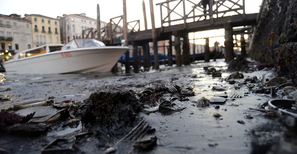 Benátky jsou kvůli superúplňku na suchu