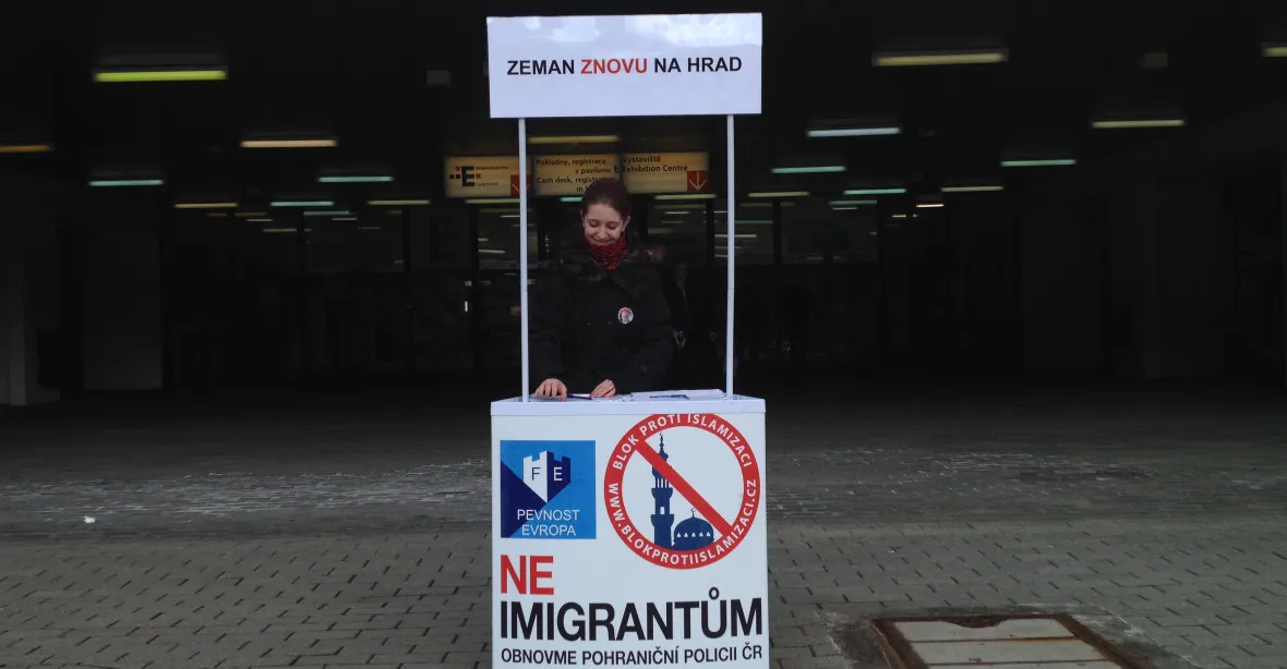 Blok proti islamizaci sbírá mezi delegáty sjezdu ČSSD podpisy pro Zemana