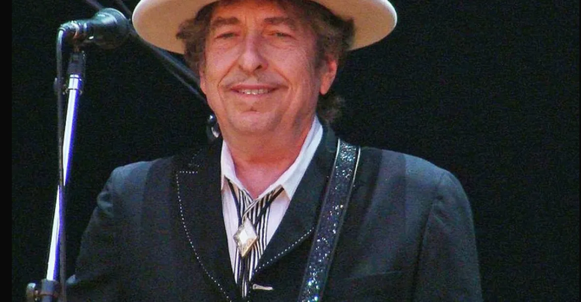 Bob Dylan míří do Švédska. Nobelovu cenu si osobně převezme