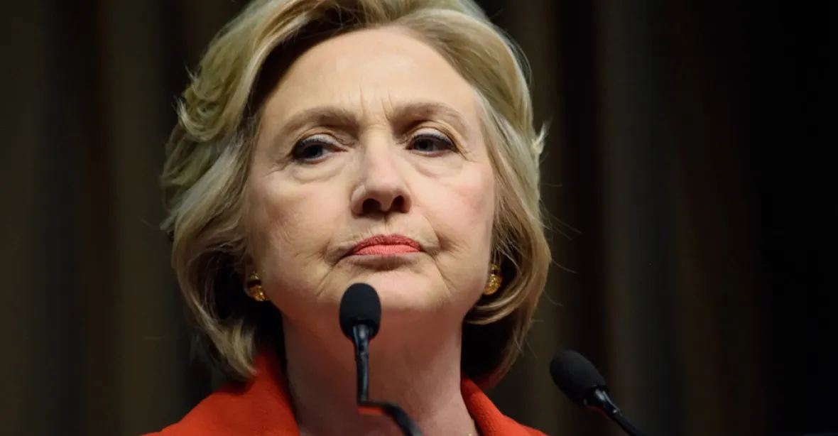 Ministerstvo opět prohledá e-maily Clintonové, soud zajímá útok v Benghází