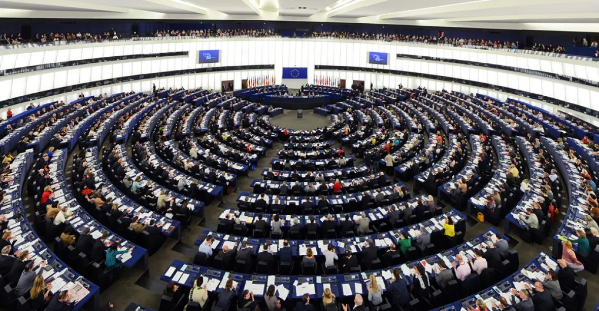 Sexuální obtěžování zasáhlo i europarlament. Pátrá se mezi poslanci i zaměstnanci