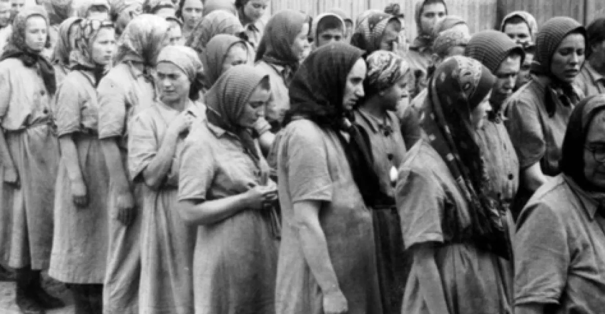Odbojářky i jehovistky. Nacisté trýznili v Ravensbrücku 3000 žen z Československa