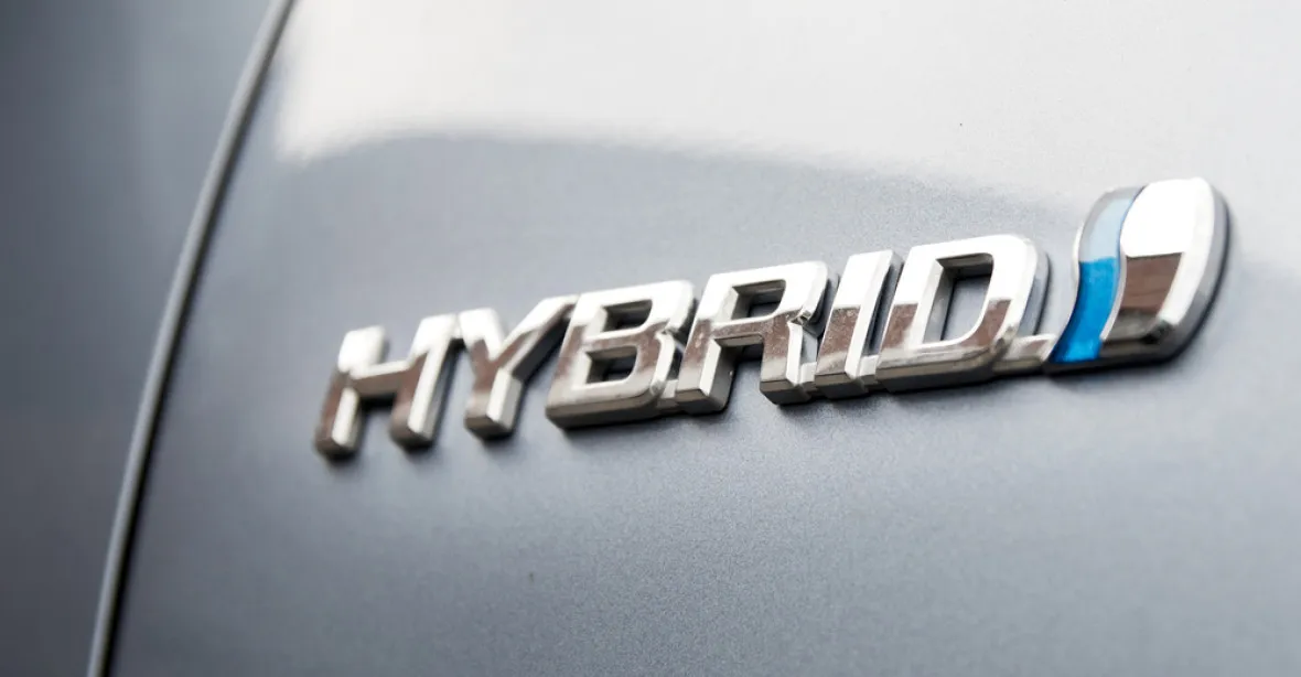 Hybridních aut je zatím minimum, ale prodeje rychle rostou