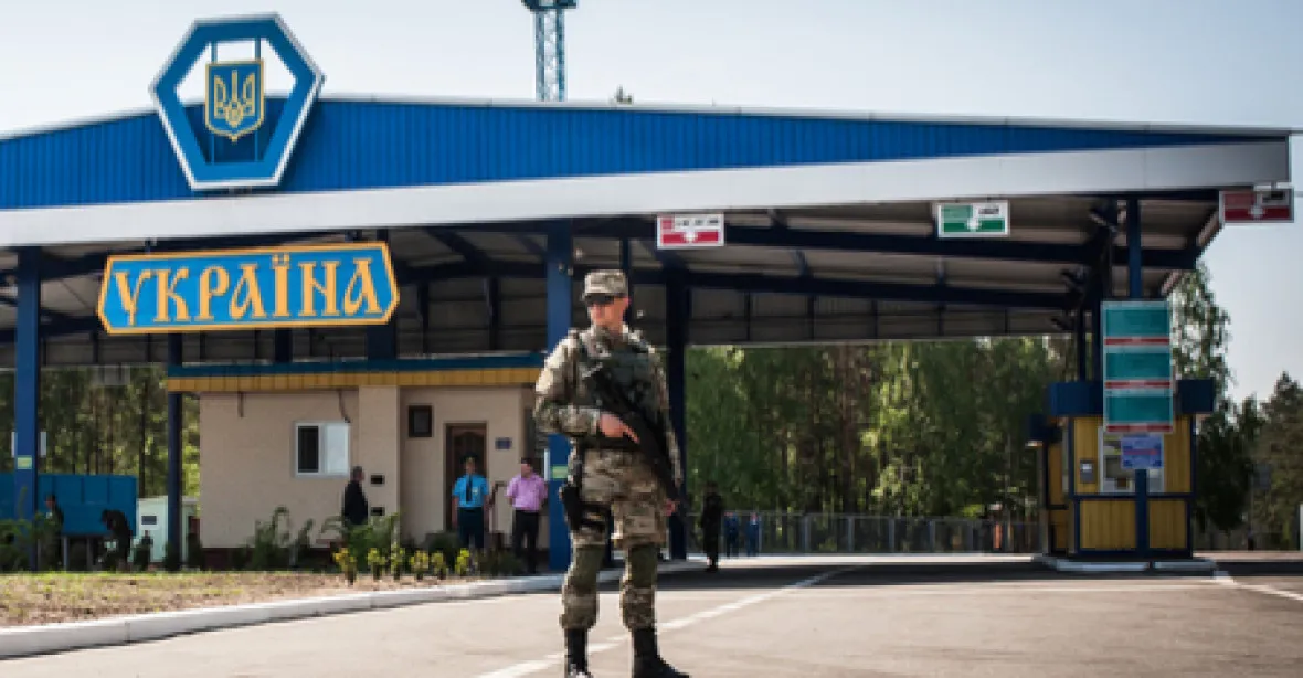 Ukrajina zpřísní prohlídky na hranicích s Ruskem. Zavádí biometrickou kontrolu