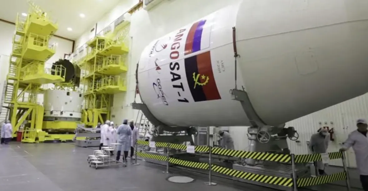 Angola vypustila z Bajkonuru první družici. Vzápětí s ní ztratila spojení