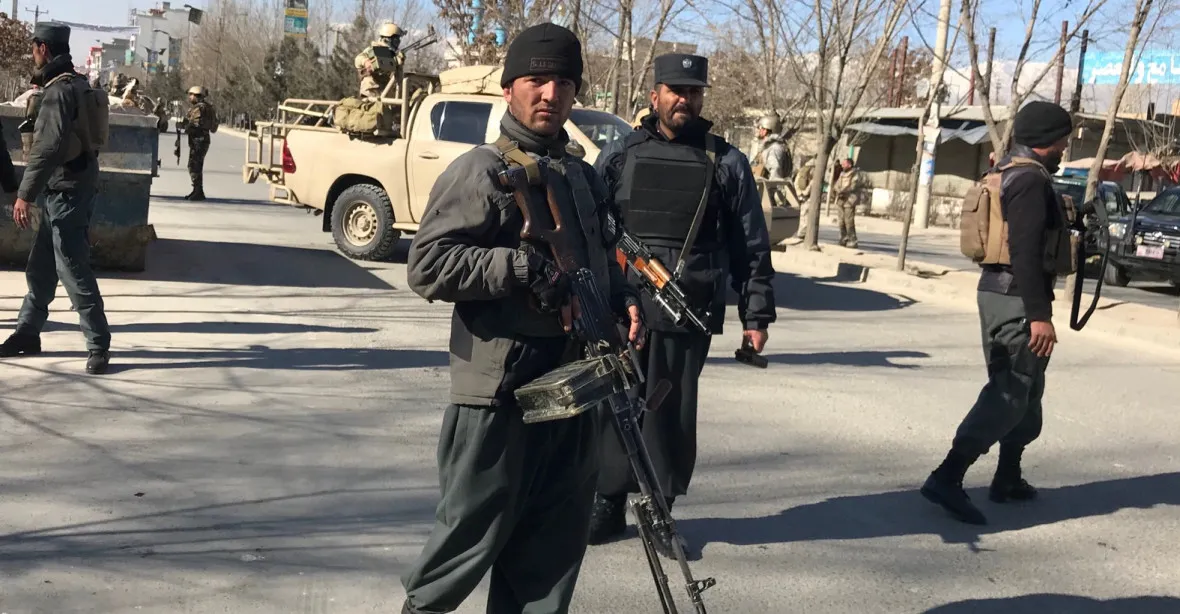 Série výbuchů v Kábulu zabila desítky lidí