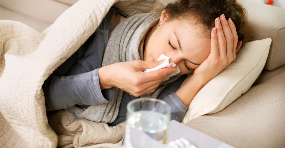 Británie se potýká s náporem „australské chřipky“. České úřady obavy mírní