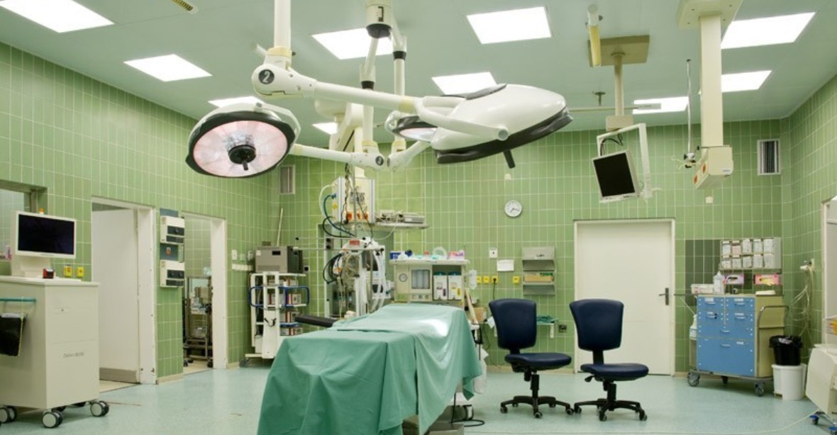 Čínská klinika v hradecké fakultní nemocnici nebude. Ministr Vojtěch je proti