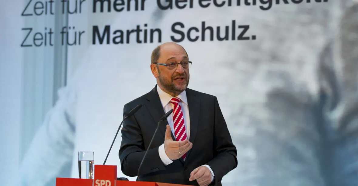 Německá SPD nakročila k velké koalici. Odhlasovala si vyjednávání s CDU