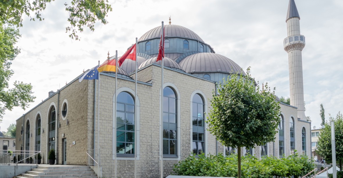 Mešita už nesmí v Německu svolávat věřící tlampačem