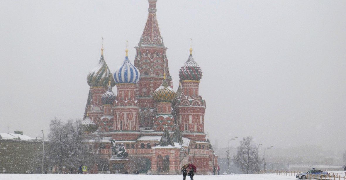 Největší vánice za posledních 100 let. Moskva bojuje se sněhem