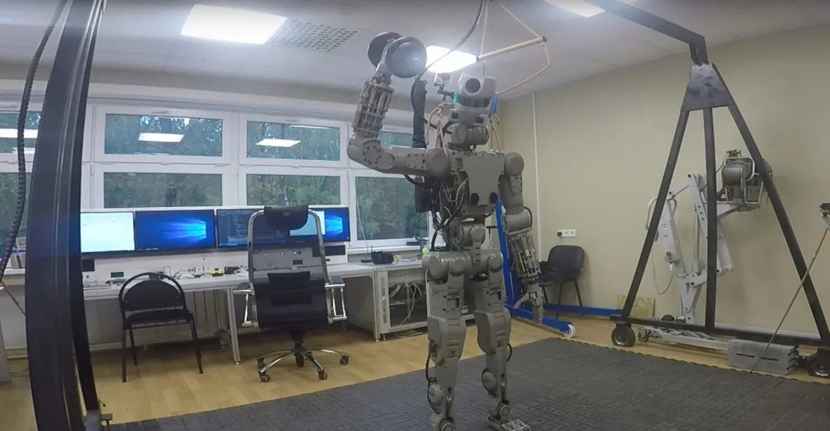Rusové vyvíjejí speciálního robota. Umí střílet i řídit auto