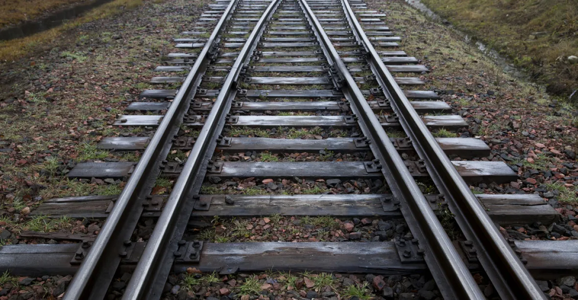 V Rakousku se srazily dva osobní vlaky. Zemřela žena, zraněné jsou i děti
