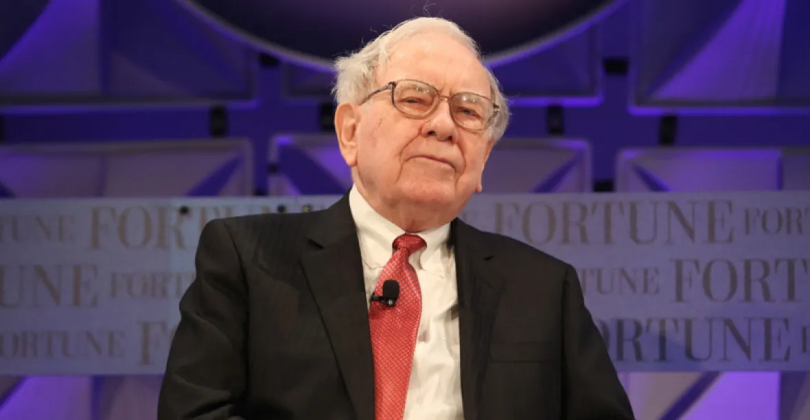 Miliardář Buffett koupil podíl ve farmaceutické firmě Teva. Nakoupil i další akcie Applu