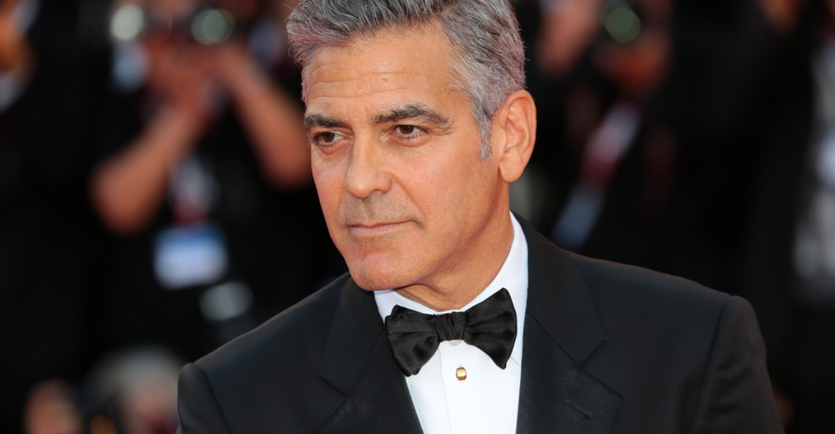 Clooney a další celebrity dají půl milionu dolarů na omezení zbraní