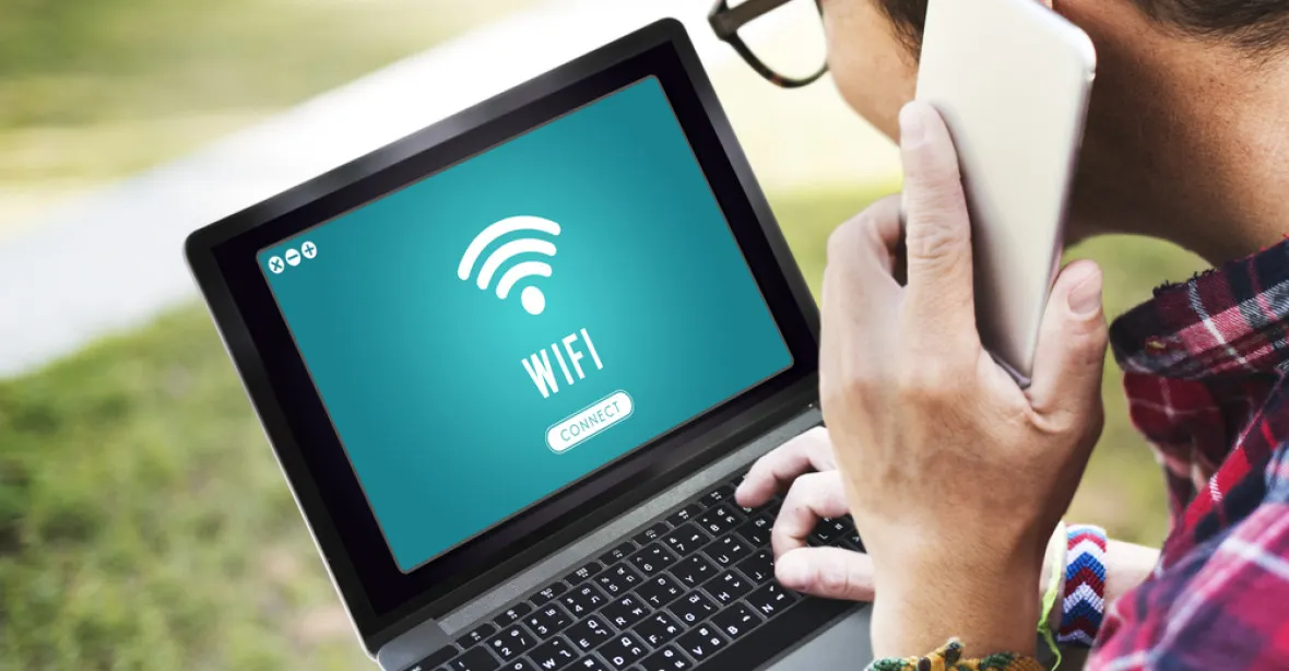 Milionová pokuta za volně dostupnou wi-fi hotelům ani kavárnám nehrozí
