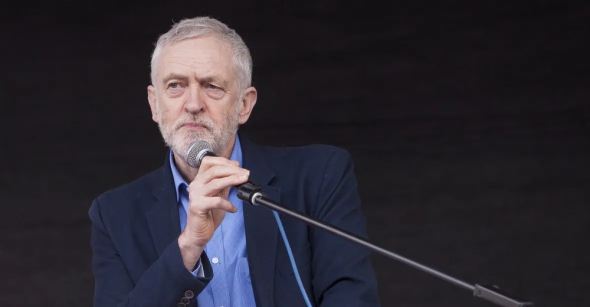 Obvinění Corbyna ze spolupráce s StB nevadí, labouristům stouply preference