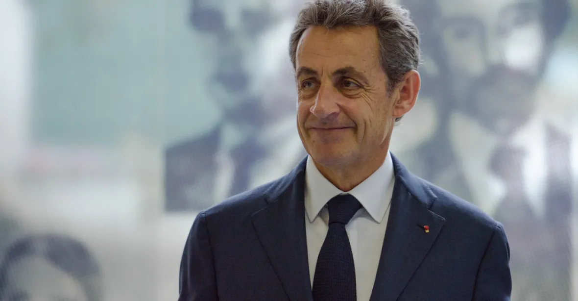 Policie zadržela exprezidenta Sarkozyho kvůli financování kampaně