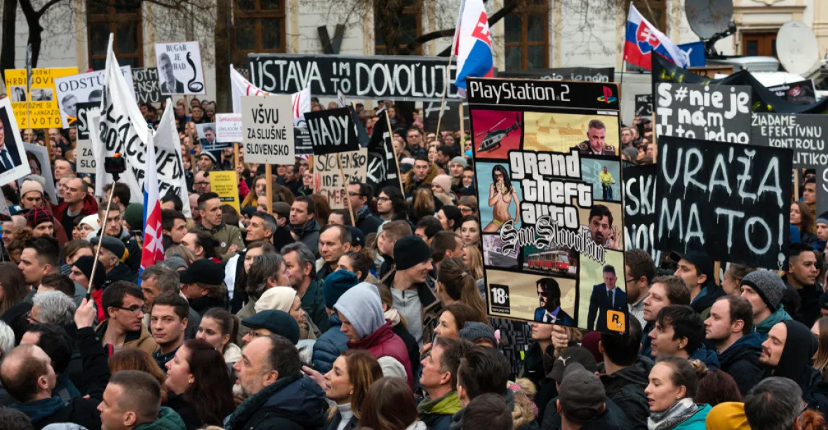 Uklidní nová vláda Slovensko? Bratislava protest odvolala, jiná města nikoli