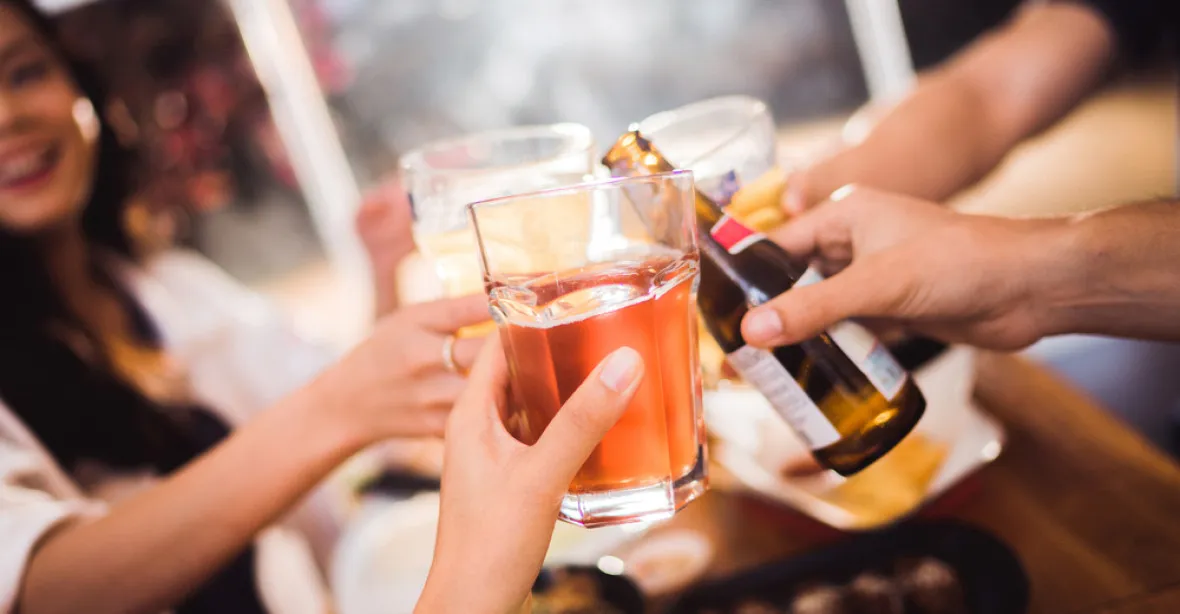 Nový trend: Před svátky řetězce nabízí v letácích mnohem víc alkoholu