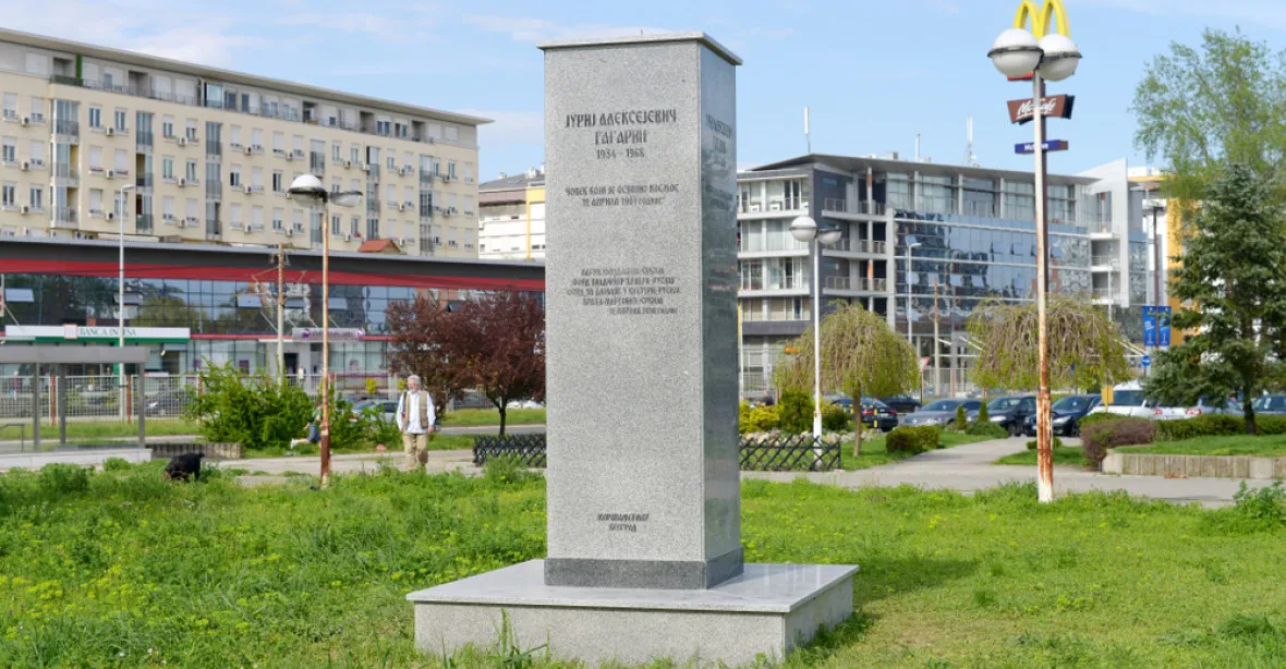 Obyvatelé Bělehradu si stěžovali na Gagarinův pomník, radnice ho dala odstranit