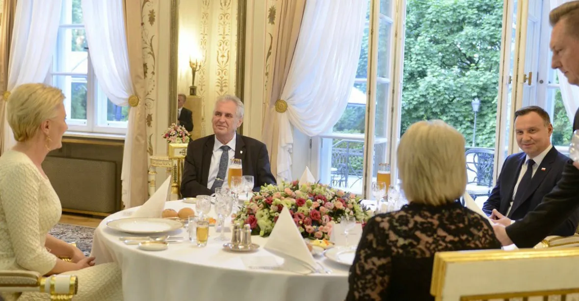 Zeman je v Polsku, večeřel s prezidentem Dudou