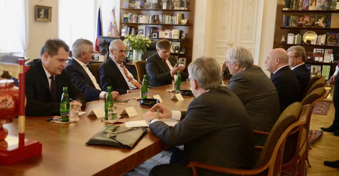 Propaganda Moskvy? Kontroverzní česko-ruské fórum pozdravil Putin i Zeman