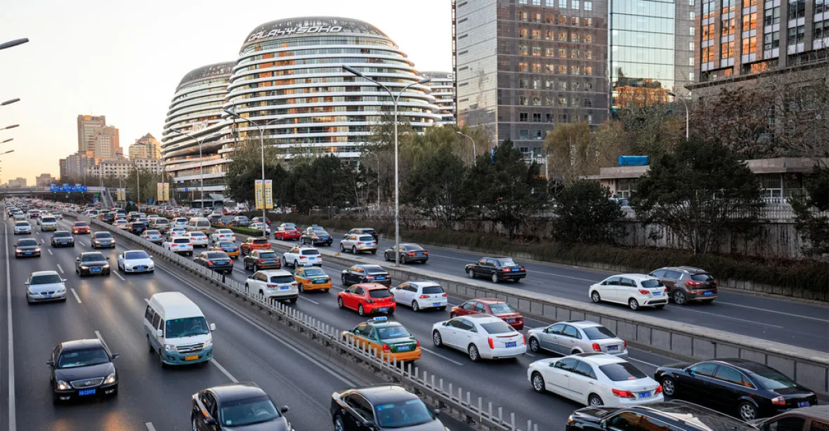 Čína výrazně snížila cla na auta a spotřební zboží