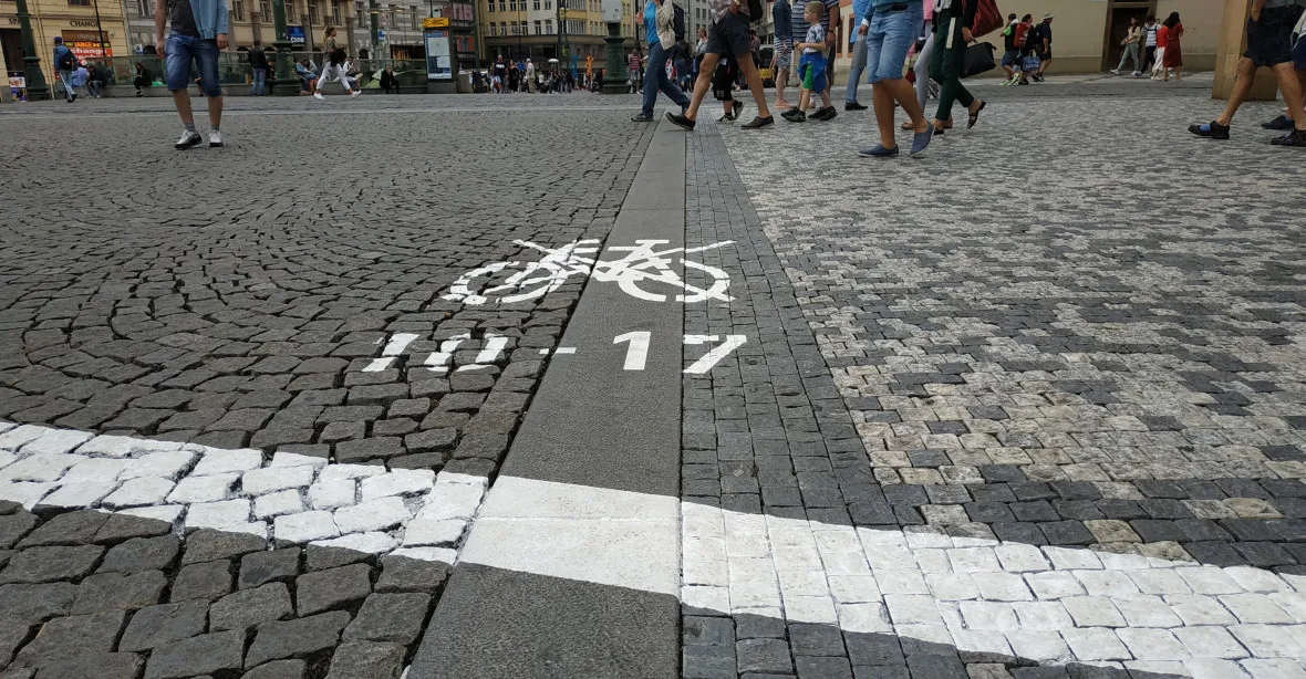 Ohyzdné a nevhodné, označila Krnáčová bílé čáry v centru Prahy