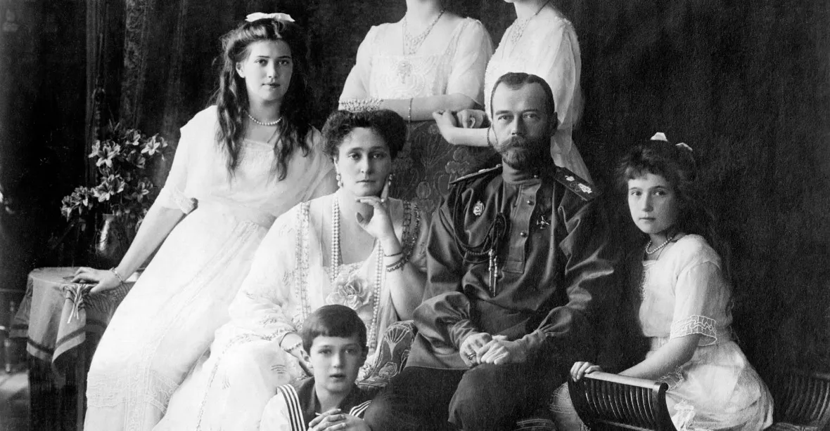 Bolševické komando odvedlo carskou rodinu do sklepa. Pak zazněly výstřely