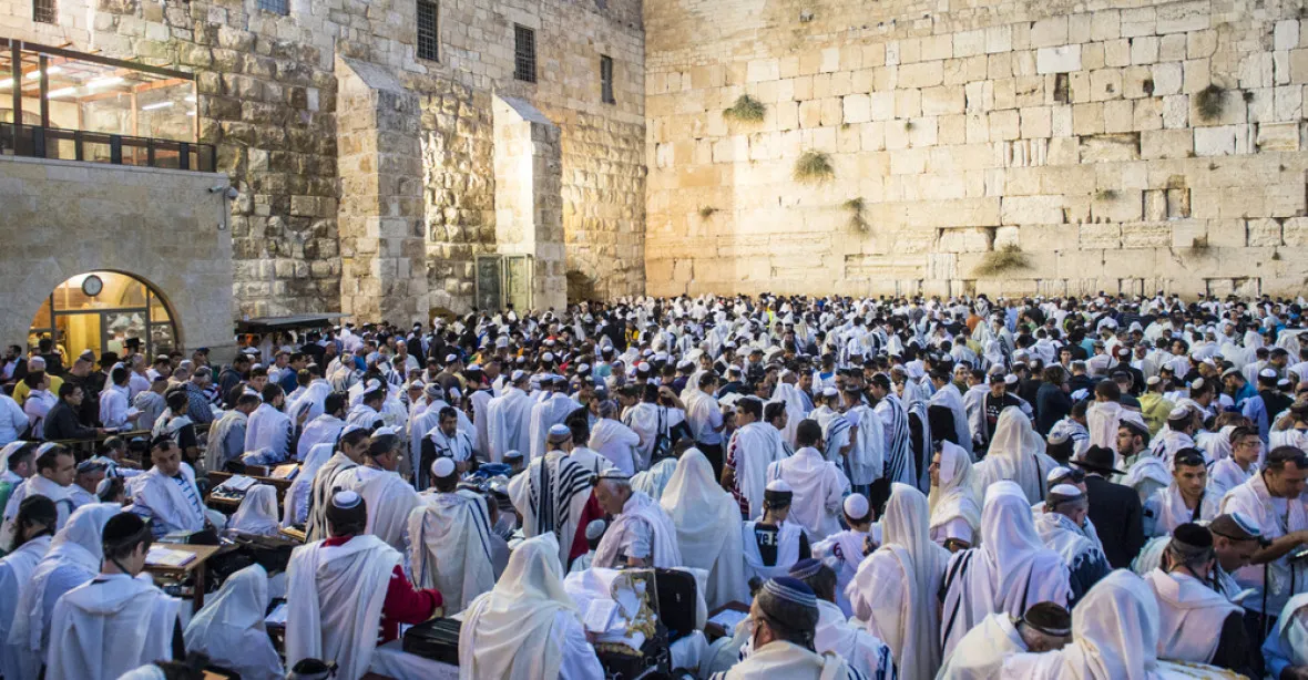 Z jeruzalémské zdi nářků vypadl stokilový kámen, se štěstím nikoho nezranil